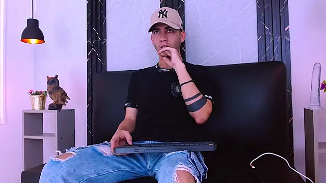 Feiccer_Castquer live sex cam