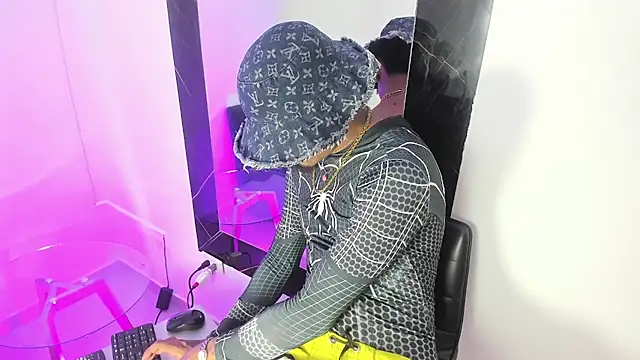 Rpoolrboy live cam