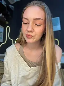 MilaMoone dildo webcam show