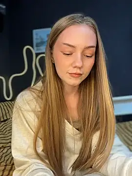 MilaMoone webcam