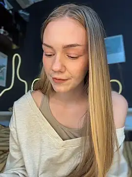 MilaMoone webcam