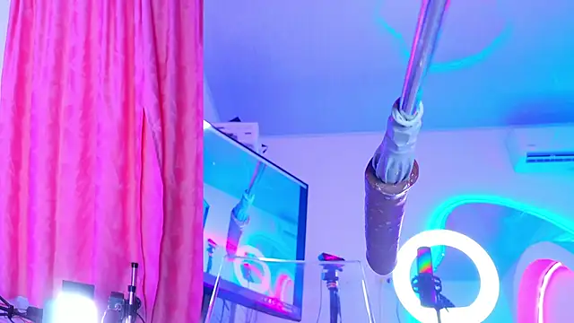 NathaxaLeans webcam