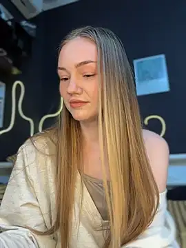 MilaMoone webcam