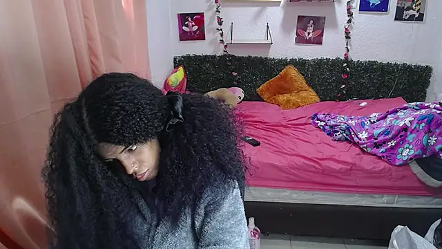thianahorny - Thianahorny's free webcam - UK Sex Cams