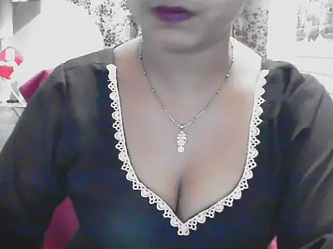 LovingPihu webcam