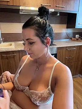 Hotmomcheckk_ webcam