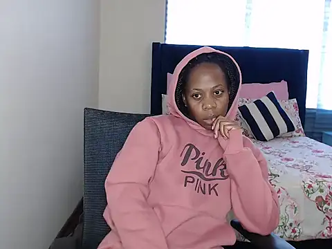 QUEENMANDYY webcam