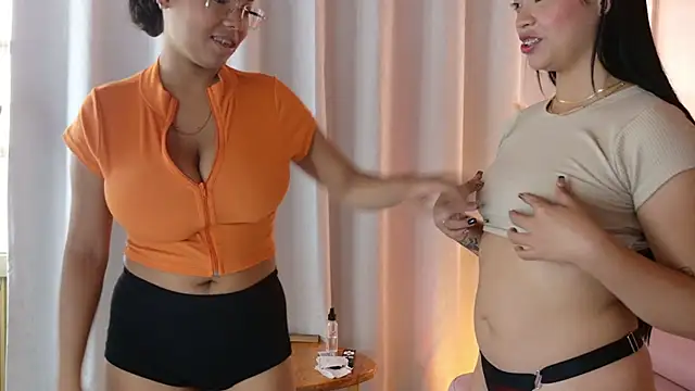 Emmy_And_Luna webcam