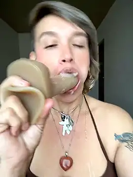 MARILYNMADELENAKOVANOVA webcam