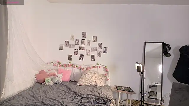 KikiMoor webcam