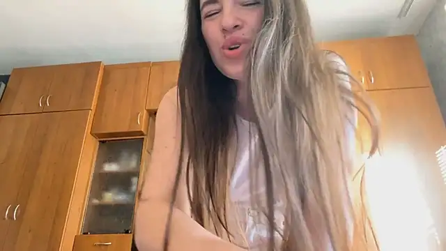 CarolineRu webcam