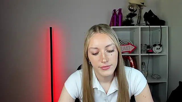EvelynBlond webcam