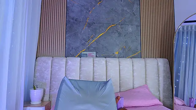 mia_scot webcam