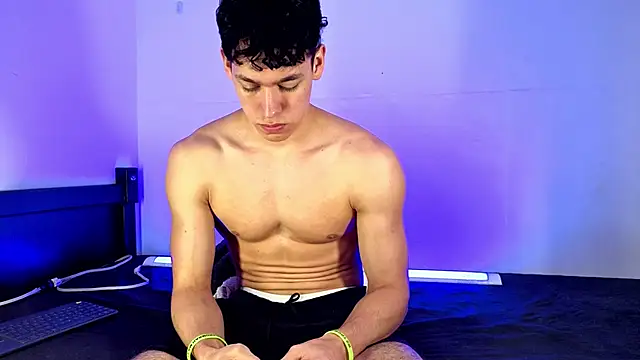 Luke_Muscle webcam