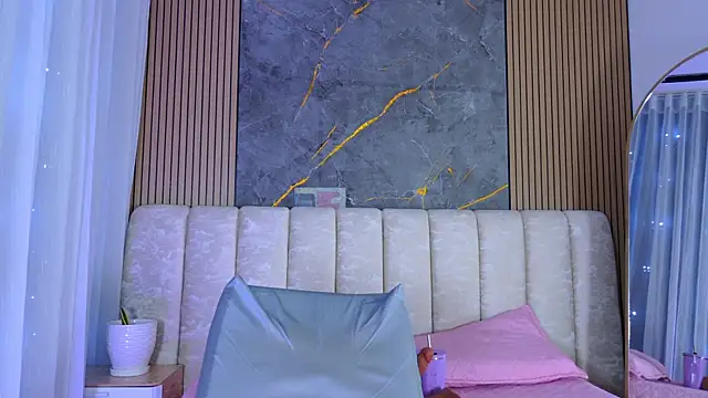 mia_scot webcam