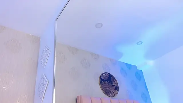 IsabelleDaza webcam