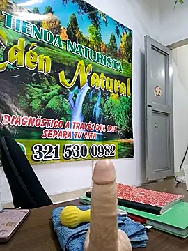 Tatianna_Loove suction cup dildo show
