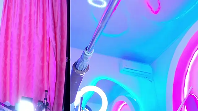 NathaxaLeans webcam