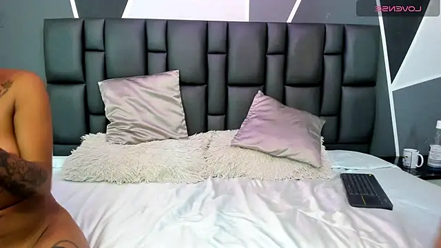 ChloeAndMax webcam