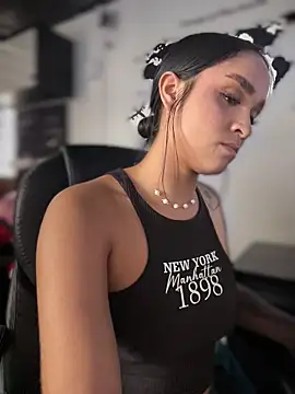 Isabella-Teen live cam