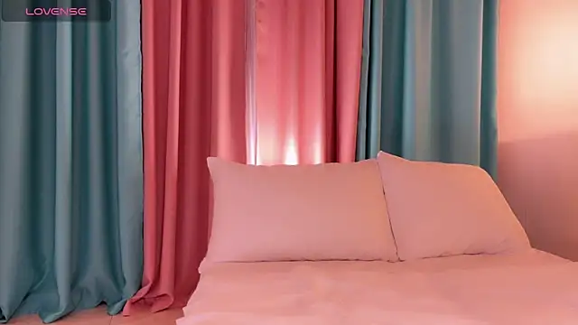 UrGoddessJenny webcam