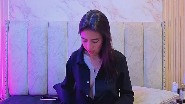 Alahia_Bloom webcam