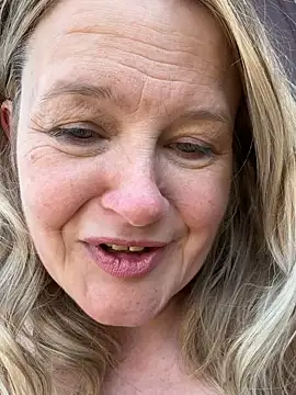 SuzieSub webcam