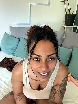 SweetPetiteNoir webcam