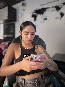 Isabella-Teen live cam