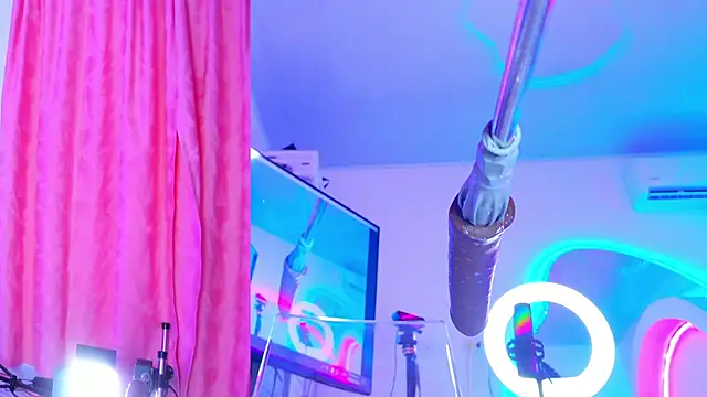 NathaxaLeans webcam