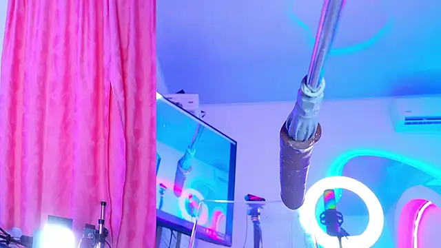 NathaxaLeans webcam