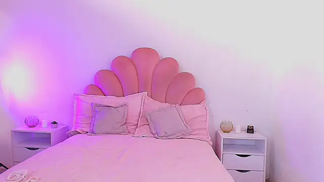 MiaColucci18 webcam
