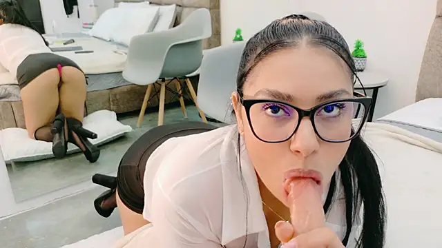 AlmaRose_ webcam