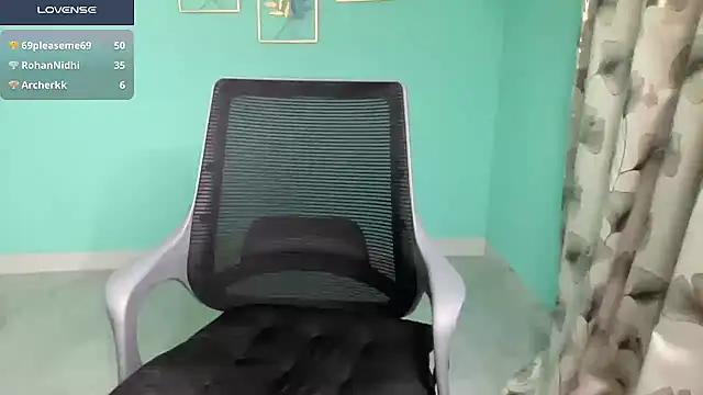Romantic-Rascal webcam