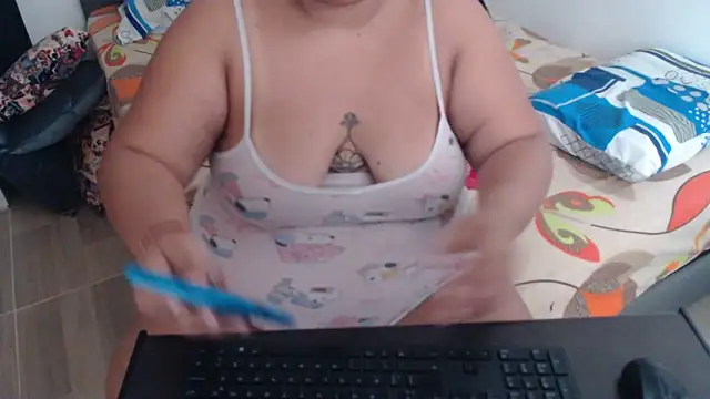 Sashacurvy42 webcam