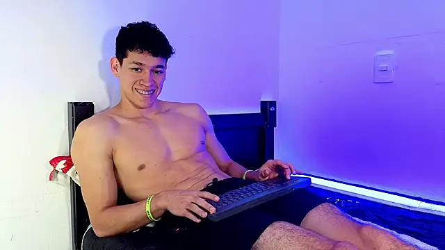 Luke_Muscle webcam