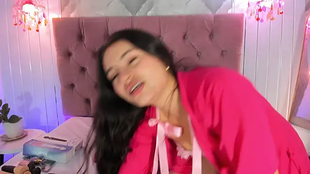 Gabby-Sweet shaved cameltoe cam