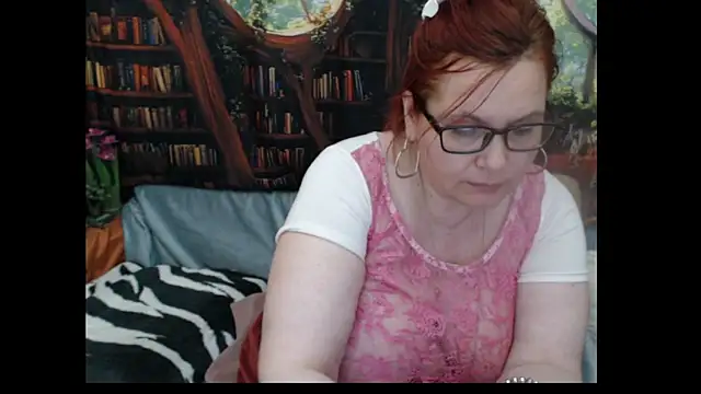 PlayfullMature webcam