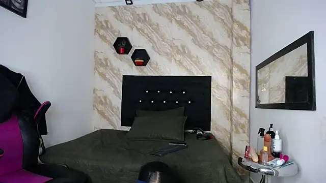 issa__love webcam