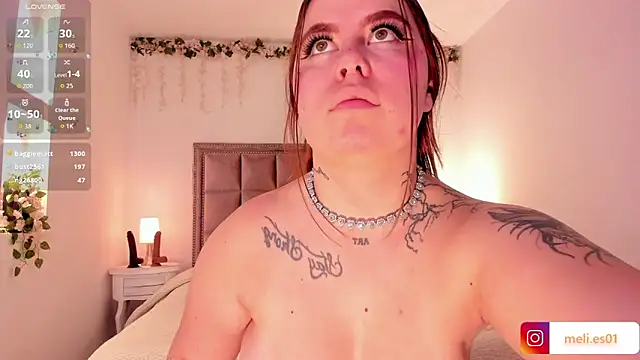 melissa_es body oil cam room