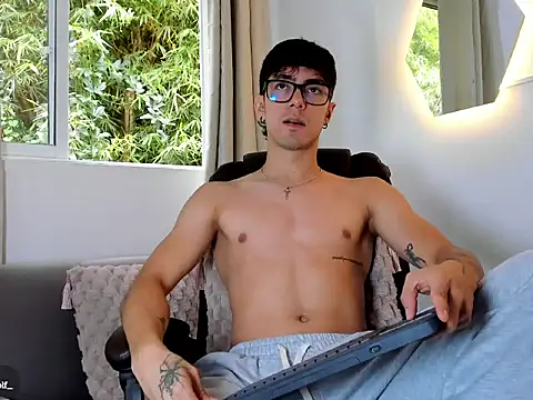 etham_wolf1 webcam