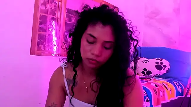 EllyBloom webcam