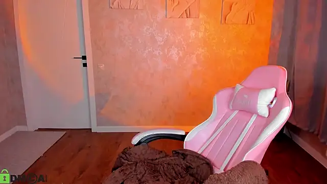Nelie_Evans webcam