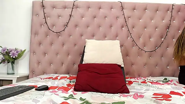 AvrilBennettx tease cam to cam show