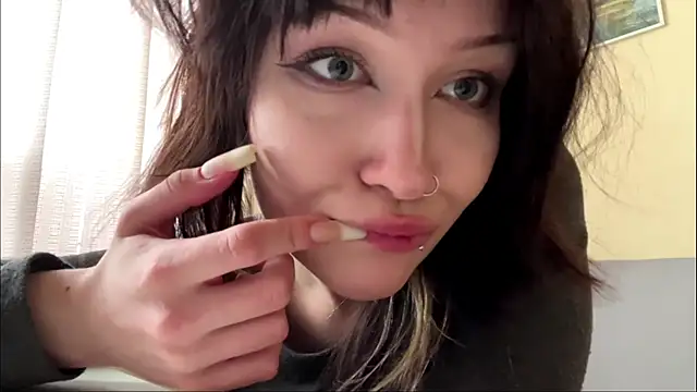 KaseySmit123 tongue out webcam model