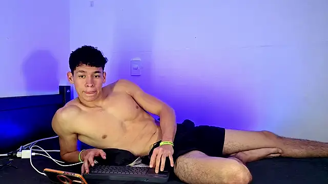 Luke_Muscle webcam