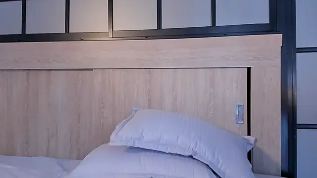Daphne_and_Roger_ webcam