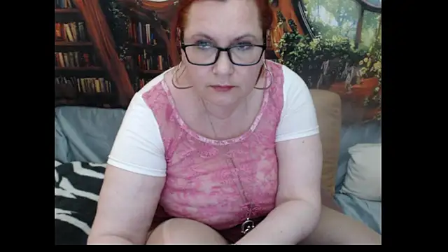 PlayfullMature webcam