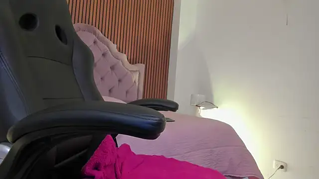 CarolineFyre webcam