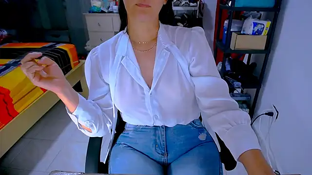 BitterMomXxx live solo webcam show